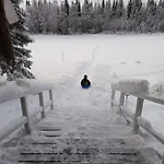 Lapin Hiisi Joen Rannalla Chalet *