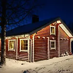 Chalet Lapin Hiisi Joen Rannalla