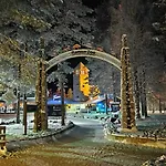 Chalet Lapin Hiisi Joen Rannalla