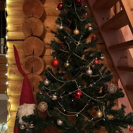 샬레 Lapin Hiisi Joen Rannalla *