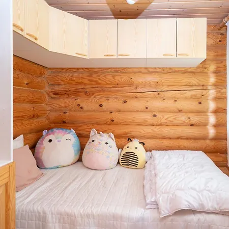 Lapin Hiisi Joen Rannalla 샬레 *