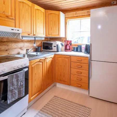 Lapin Hiisi Joen Rannalla Chalet