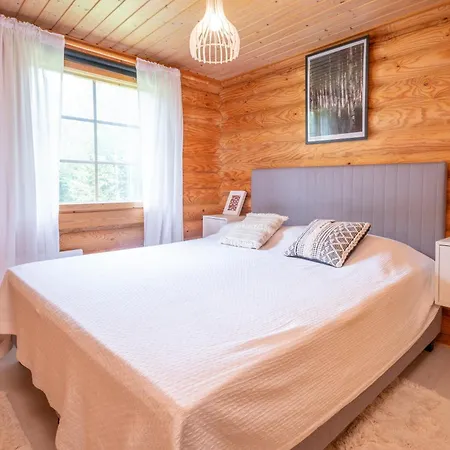 Lapin Hiisi Joen Rannalla 샬레