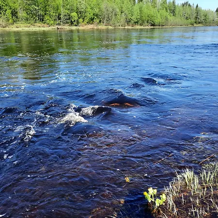 Chalet Lapin Hiisi Joen Rannalla *