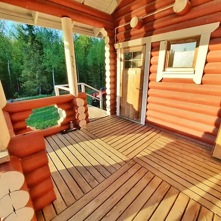 Chalet Lapin Hiisi Joen Rannalla