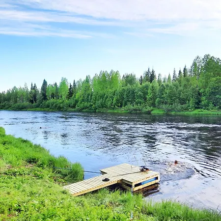 Lapin Hiisi Joen Rannalla 샬레 *