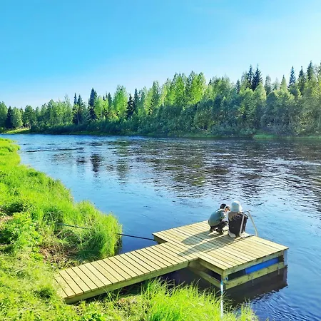 샬레 Lapin Hiisi Joen Rannalla *