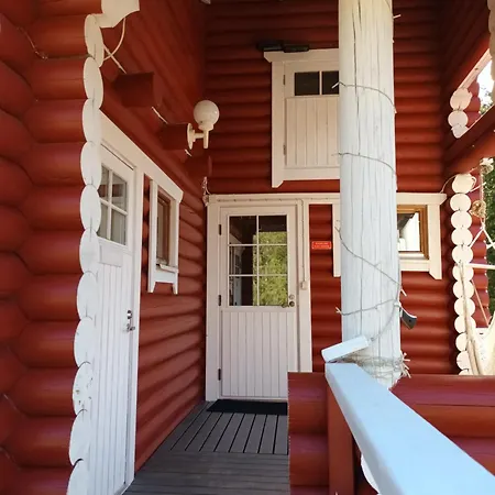 Lapin Hiisi Joen Rannalla 샬레 *