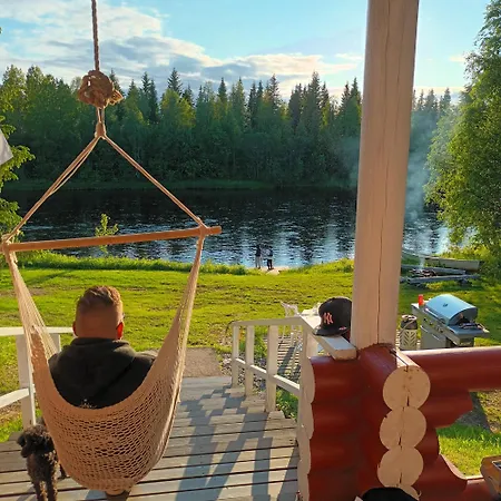 Hiisi Lapland Aurora Riverside בקתה *