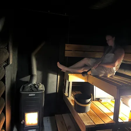 Chalet Lapin Hiisi Joen Rannalla