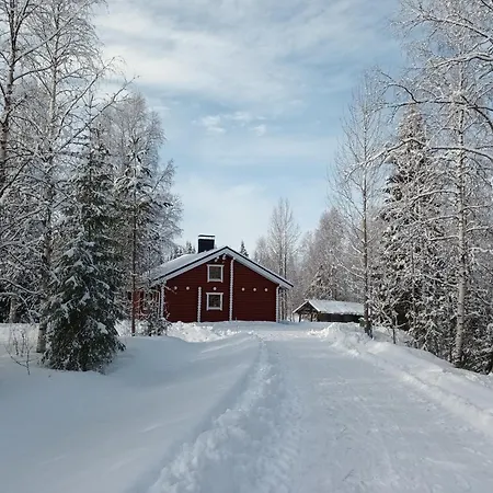 Alpesi faház Lapin Hiisi Joen Rannalla