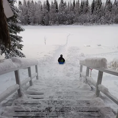 Lapin Hiisi Joen Rannalla Alpesi faház *