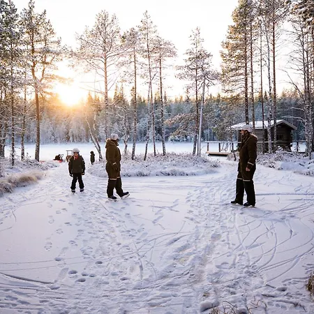 Hiisi Lapland Aurora Riverside בקתה