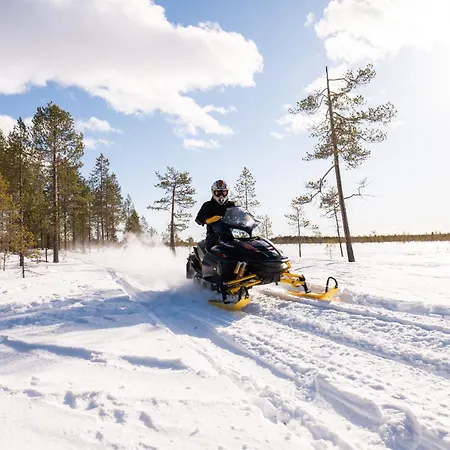 Alpesi faház Lapin Hiisi Joen Rannalla Ranua