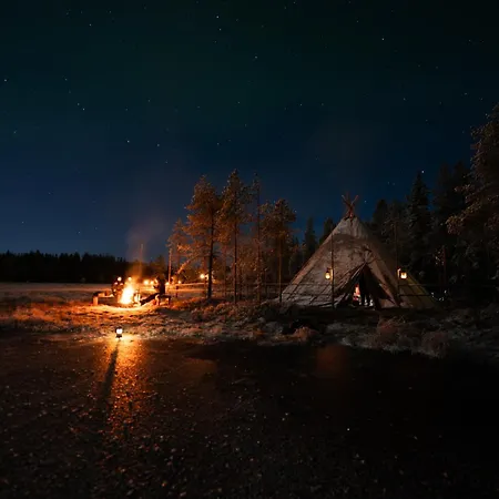 Hiisi Lapland Aurora Riverside בקתה