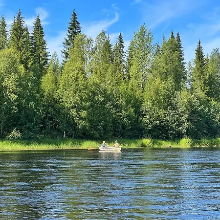 Hiisi Lapland Aurora Riverside בקתה